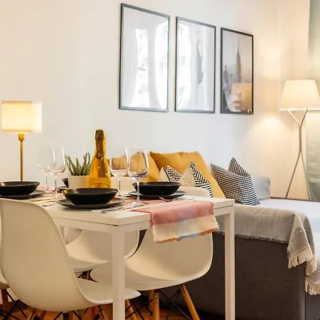 Centrale-duomo 10min - Spacious App - Sleeps 4 Apartmán