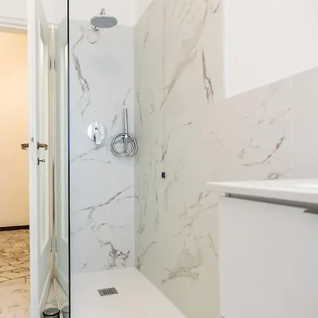 Centrale-duomo 10min - Spacious App - Sleeps 4 Lägenhet