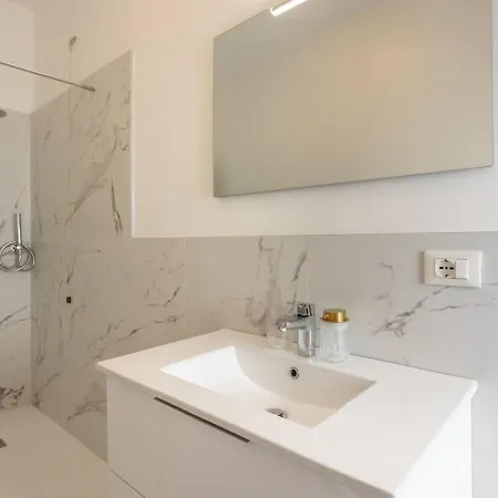 Centrale-duomo 10min - Spacious App - Sleeps 4